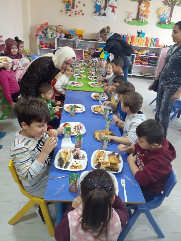 Yıldızlar sınıfı, veliler ile birlikte yerli malı etkinliği gerçekleştirdi.